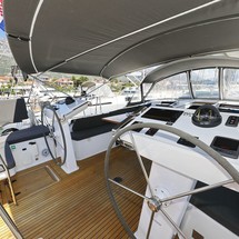 Hanse 548