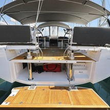 Hanse 548