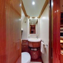 Ferretti 880