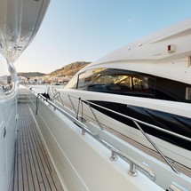 Ferretti 880