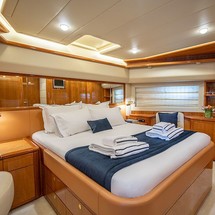 Ferretti 880