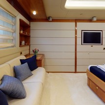 Ferretti 880