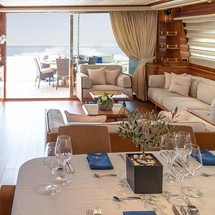 Ferretti 880