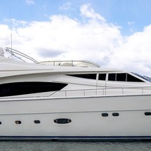 Ferretti 880