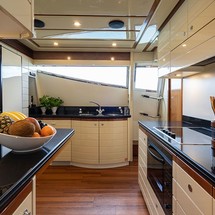 Ferretti 880