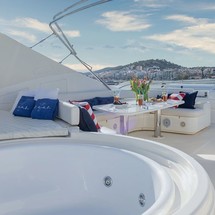 Ferretti 880