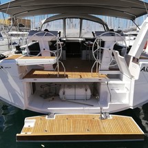 Hanse 548