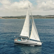 Beneteau Oceanis Yacht 62