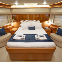 Ferretti 880