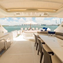 Ferretti 881