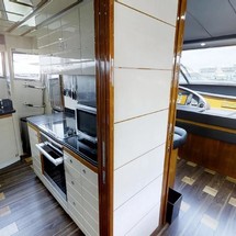 Ferretti 881