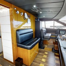 Ferretti 881