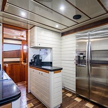 Ferretti 881