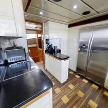 Ferretti 881