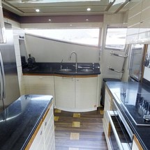 Ferretti 881