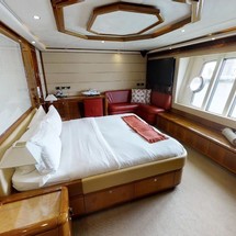 Ferretti 881