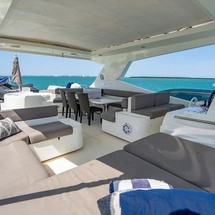 Ferretti 881