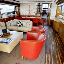 Ferretti 881