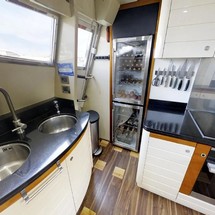 Ferretti 881