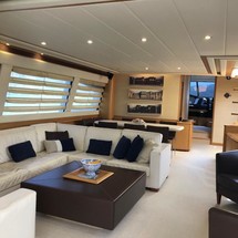 Ferretti 830