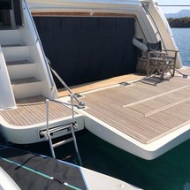 Ferretti 830