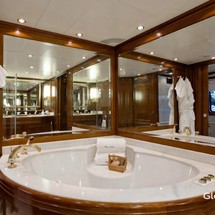 Benetti 100