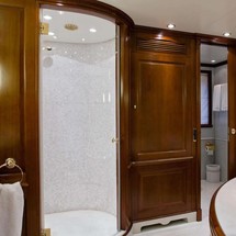 Benetti 100