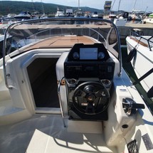 Quicksilver Activ 755 Sundeck