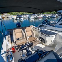 Quicksilver Activ 755 Sundeck