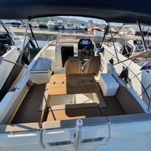 Quicksilver Activ 755 Sundeck