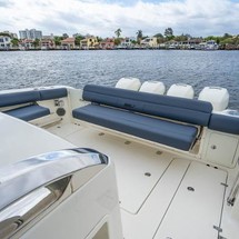 Boston Whaler 420 Outrage