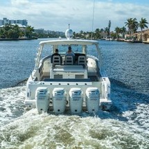 Boston Whaler 420 Outrage