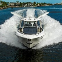 Boston Whaler 420 Outrage