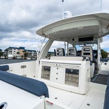 Boston Whaler 420 Outrage