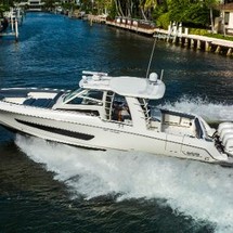 Boston Whaler 420 Outrage