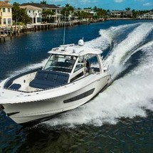 Boston Whaler 420 Outrage