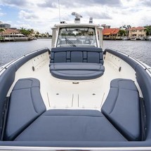 Boston Whaler 420 Outrage