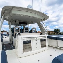 Boston Whaler 420 Outrage