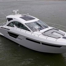 Cruisers Yachts 54 Cantius