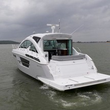 Cruisers Yachts 54 Cantius