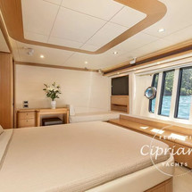 Ferretti 830