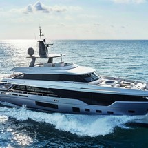 AZIMUT GRANDE 38 METRI TRI-DECK