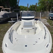 Boston Whaler 210 Dauntless