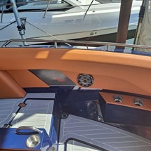 Cruisers Yachts 338 South Beach Edition - Bow Rider