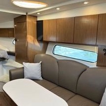 Cruisers Yachts 35 Express