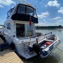 Sea ray 500 db sedan bridge