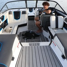 Super Air Nautique G23