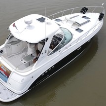 Chaparral 350 Signature Cruiser