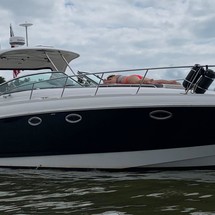 Chaparral 350 Signature Cruiser