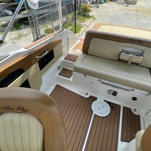 Sea Ray 240 Sundeck